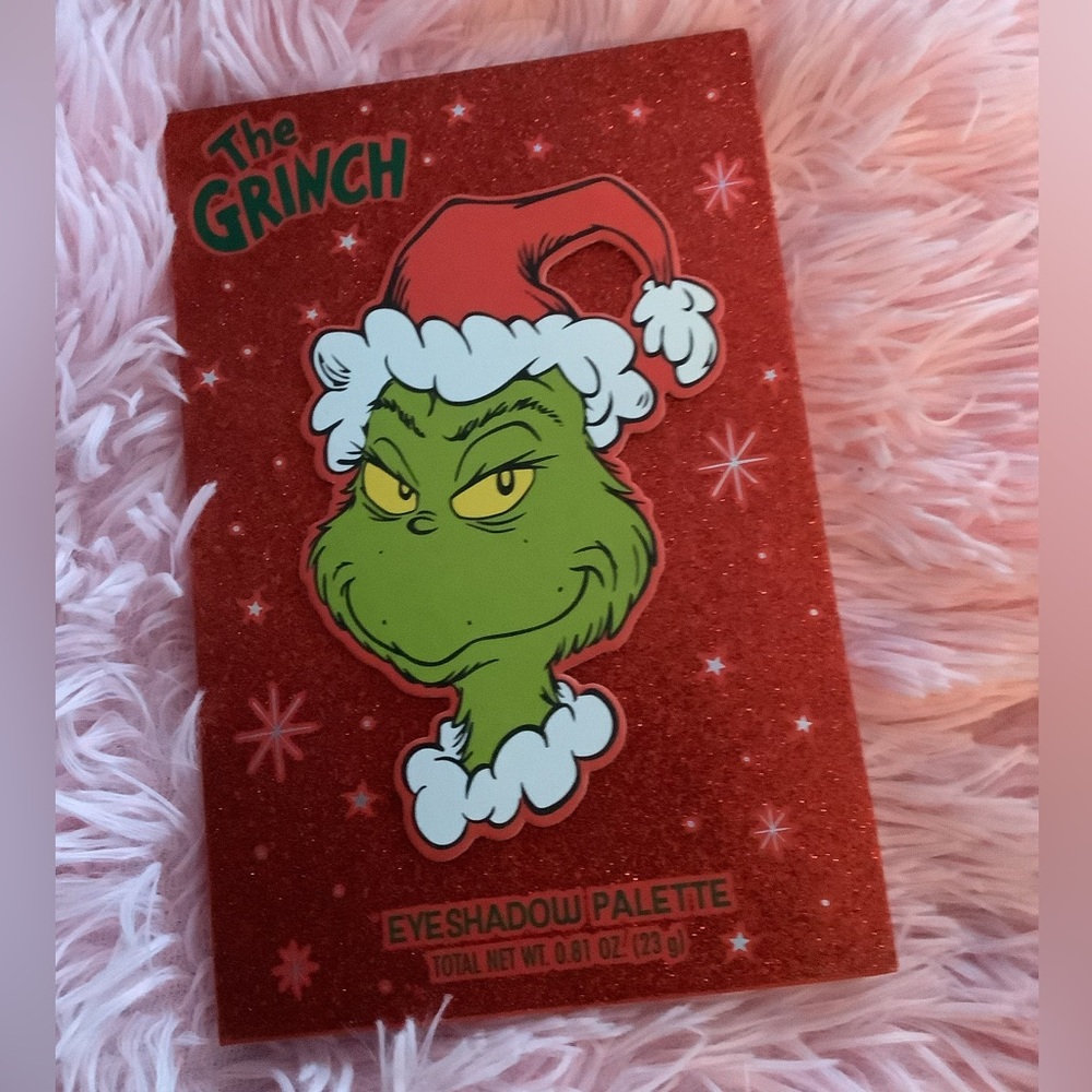 New Holiday 🎁 Gift Idea The Grinch Eyeshadow Palette - Festive Red and Green